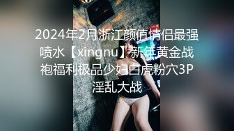 街上碰到两个发传单的小美女，打定主意守候黑衣服上厕所尿尿，这小肥逼真是诱人哦~~