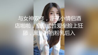 绿衣长裙四眼妹子，走路慢悠悠的，可能是刚才尿尿时姨妈血流的有点多~