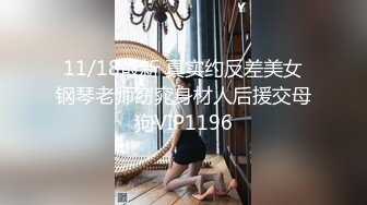 大胸肌肉男展示他的大胸肌和他的大几把