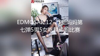 黑丝情趣装熟女嘴唇超级性感被架起来舔逼 一顿狂操后内射进骚逼里