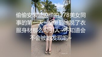  熟女阿姨偷情老外 又舔又亲 被无套输出 完事还送阿姨一条裙子 非常开心