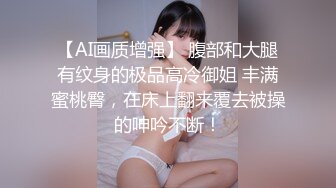 大妈好狂野穿着女仆装逼带大铁链