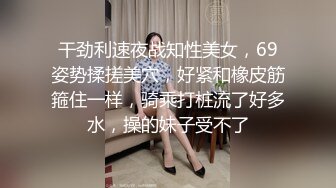   头套哥跟好兄弟4P两个年轻颜值小妹，全程露脸交大鸡巴情趣丝袜装，轮草抽插互动狼友