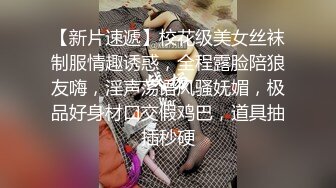 坐在奔驰车里发骚，娘的，老子开车都不专心了：真空出门喽，出门逛街，湿了，出水了。荡货电梯里人多也不忘漏奶！