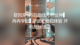 酒吧认识的舞女回家衣服都没脱我就忍不住了，抬腿后入式，这妞够火辣！