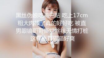 女友清纯外表下的卖力口交，反差