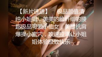  新人苗条嫩妹来大姨妈只能给炮友交，脱下内裤露粉嫩逼逼，交舔屌按头插嘴