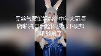 小哥闭眼享受小嫂子的口活服务，美丽又风骚无毛白虎逼主动上位草大哥，给大哥弄醒各种抽插爆草无套射奶子上