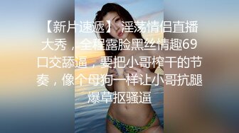 母狗老婆张开双腿自慰, 被老公揉骚逼特写