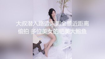   说话温柔极品美女，肉丝短裙撕裆，翘起屁股手指轻轻插入，跳蛋震动骚穴，低低呻吟好听