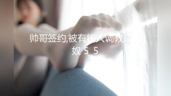  超级淫荡熟女姐妹花，没男人女女互玩，半脱内裤插穴，舔奶舔骚逼