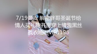 万人求重磅福利，OF极品大乳头原味小清新反差女神【纭纭】订阅，白皙蜜桃臀粉嫩美鲍道具紫薇各种淫态勾引 (5)