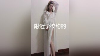 《极品CP✿魔手✿外购》商场全景逼脸同框偸拍数位都市气质小姐姐方便，惊现一线天粉嫩美鲍