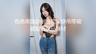 约操肉感身材御姐，情趣装大奶乳交，吸吮舔屌口活很棒，骑乘后入爆操大屁股，搞完再吸吸屌