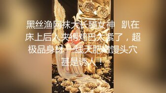  极品一线天美穴超嫩萌妹居家和小男友啪啪，舔屌吸吮掰穴特写，扶着细腰后入往前顶