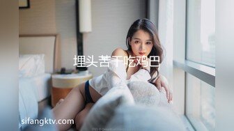 清纯面孔女友大战小鲜肉男朋友和闺蜜，前后夹击