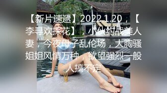 YC商场表情孤傲镂空裙小骚妹夹进腚沟灰色内被淫液泡花了