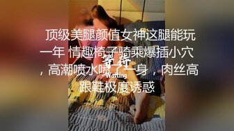 办公楼近距离偷窥条纹衫美女的多毛大黑B