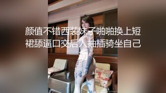 上班族小姐姐比较多的快餐店女厕，高清全景逼脸同框偸拍多位美眉方便，牛仔服美女蓝色内内湿了一块是什么情况 (3)