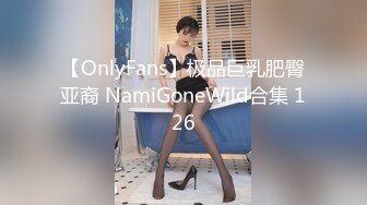 【OnlyFans】逃亡JJ爱KK，狂干群P，大型淫乱场面，两人真实夫妻，女的身材超级棒，群p的场面太过震撼 42