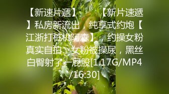 卷发虎牙轻熟女露脸全裸自慰，丰满身材，白虎穴还算干净手指抠逼，白浆渗出