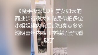 制服老婆自己玩出白浆，根本不用我