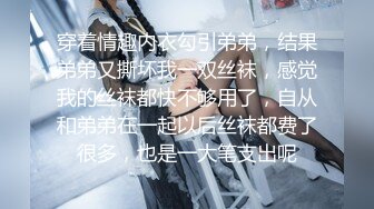 邪恶三人组下药迷翻公司的美女同事带回酒店各种姿势玩4P (2)