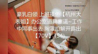 商城服装店跟随抄底漂亮少妇 长外衣 超短裙 还穿个小内内 大屁屁一晃一晃超诱惑