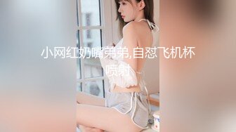 【新片速遞】 图书室学习的女孩,看她从包里拿了一包纸巾出来,我就知道她要去厕所了,赶忙尾随拍她逼