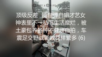   磨人的小妖精露脸给小哥舔着鸡巴骚逼就流淫水真骚啊，让小哥多体位蹂躏爆草抽插