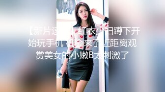 爆操白嫩粉穴小美女