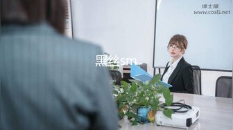 【新速片遞】  房东暗藏摄像头偷拍在家不穿内裤的女租客练习瑜伽