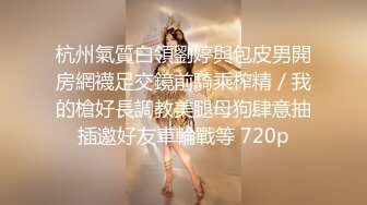 这兄弟真把老婆的嘴当逼了 很操的这么带节奏 又猛又深 老婆几次都呕了 还想着内射呢