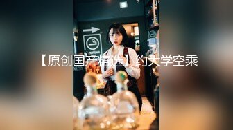 中年人的3P，全程露脸两男玩一女，大姐被两男用道具各种抽插，享受舔逼舔菊花，口交大鸡巴各种抽插浪荡呻吟