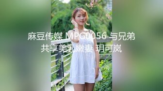 后入猛拍打屁股，艹肥臀女友