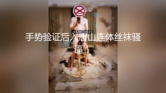   酒店偷拍大叔开房操美少妇，先按摩调情一番，压在身上一顿输出，张开双腿搂腰爆操