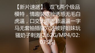 性感小美女露脸发骚，自慰逼逼等待小哥的大鸡巴，温柔的舔弄主动上位，让小哥压在沙发上抽插浪叫呻吟不止