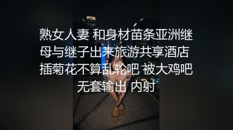 UR级！极品美女逛超市撅屁股被CD骚丁  眼镜长裙少妇独自吃小吃。正经的长相却穿了透明骚窄内