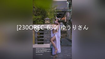 可爱唇钉妹子COS守望先锋D.Va自摸啪啪拨开内裤露无毛粉逼，深喉口交翘起大白屁股双洞换着插