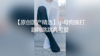   三男两女激情5P玩弄骚嫩的妹子，全程露脸小骚货给大哥一起交大鸡巴，让小哥揉奶抠逼