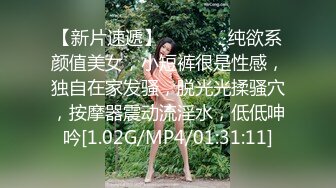 越南骚浪反差妹「Miuzxc」“哥哥你快出去！”发现水手服coser继妹在卧室里自慰忍不住对她抚慰