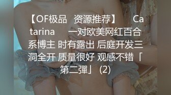 双飞名场面【上篇】清纯甜美00后美少女！躺沙发两个妹子轮流操超嫩美穴流出白浆幸福小哥让人羡慕