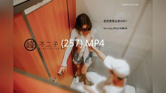 后入肥臀坦克小女友，会喷水