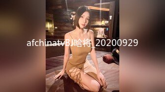 无毛白虎长相甜美红唇美乳妹子独自在家自慰诱惑，性感丁字裤大屁股，翘起肥臀掰穴近距离特写扣逼，快速扣弄高潮出水